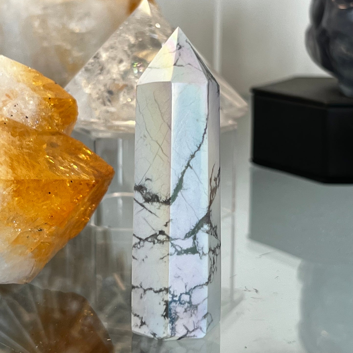 Aura Howlite Tower