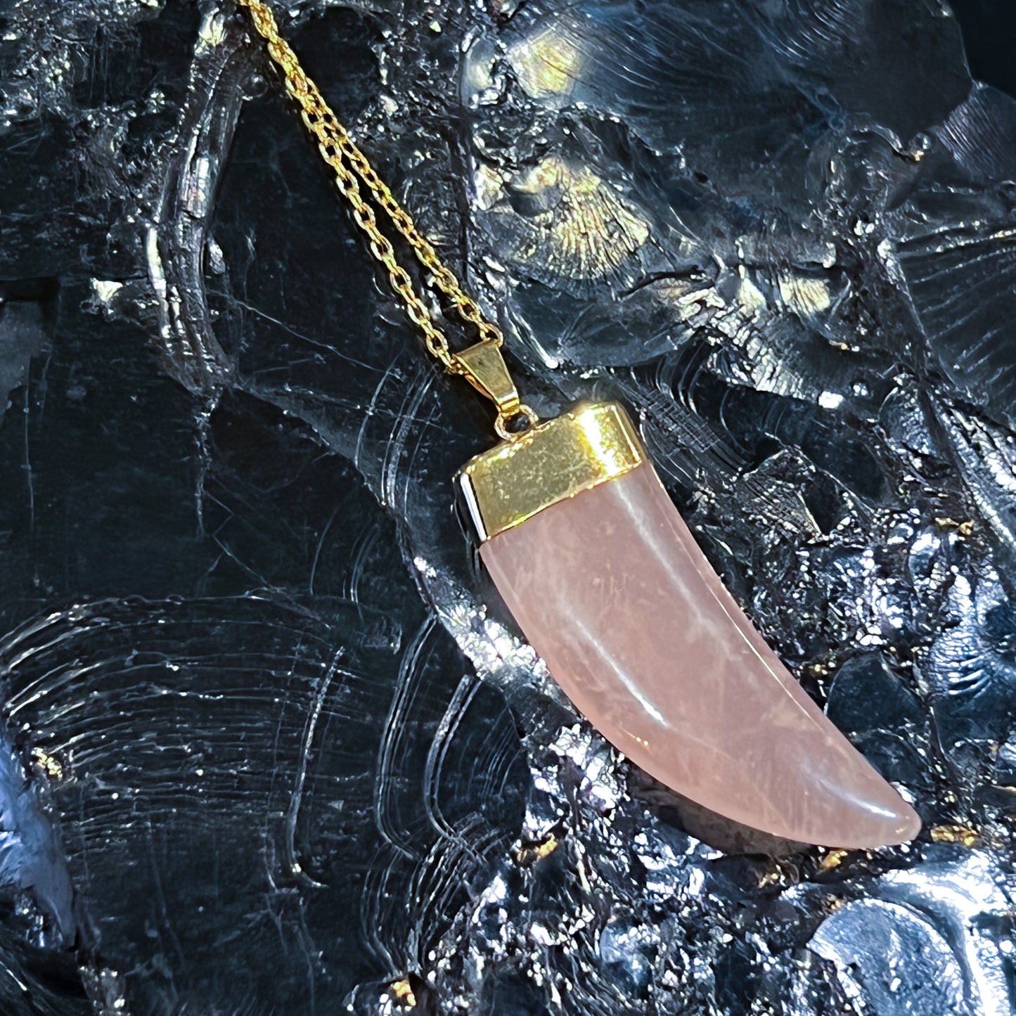 Rose Quartz Horn Necklace (Gold)